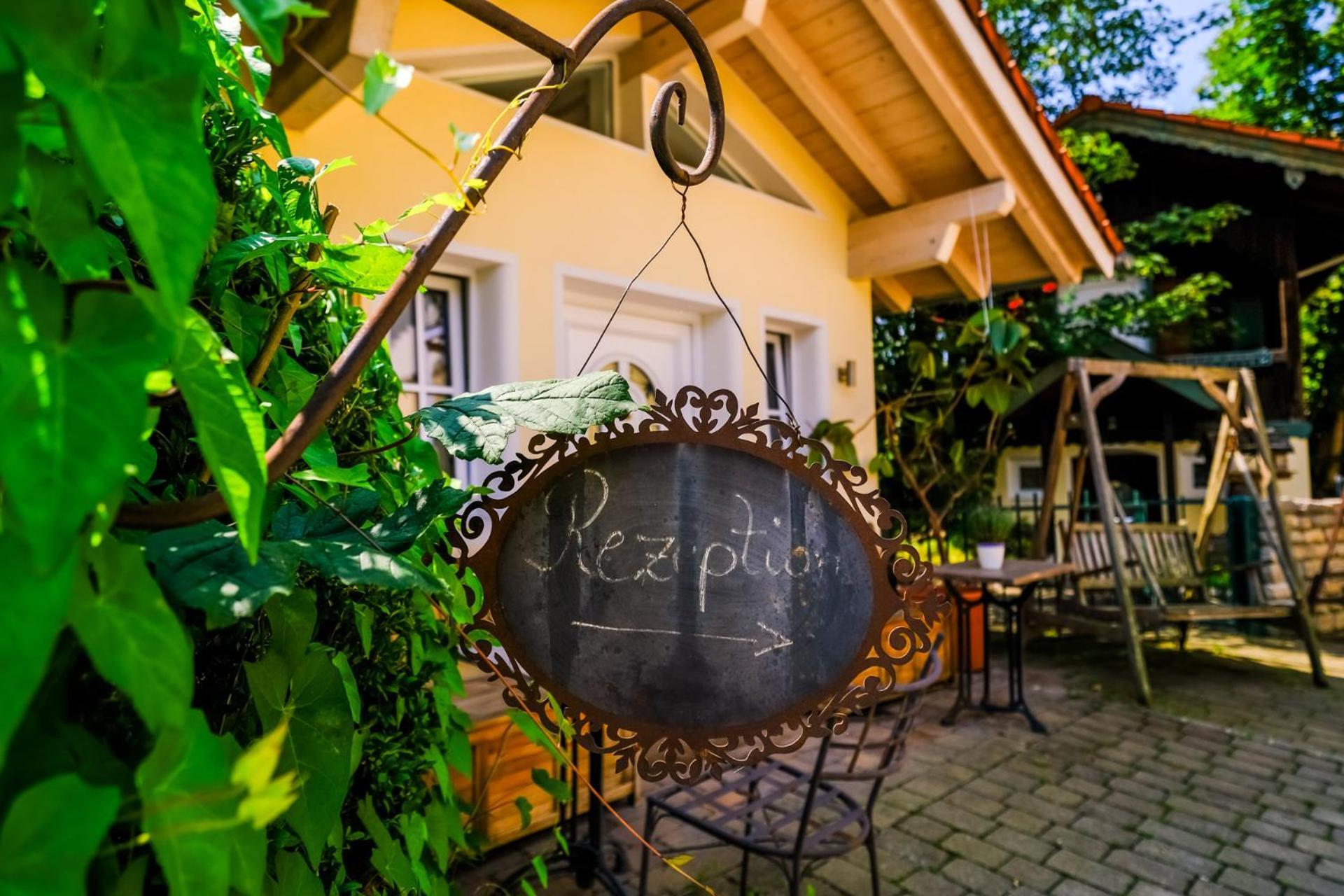 Landhaus Hotel Wolfratshausen Exterior foto