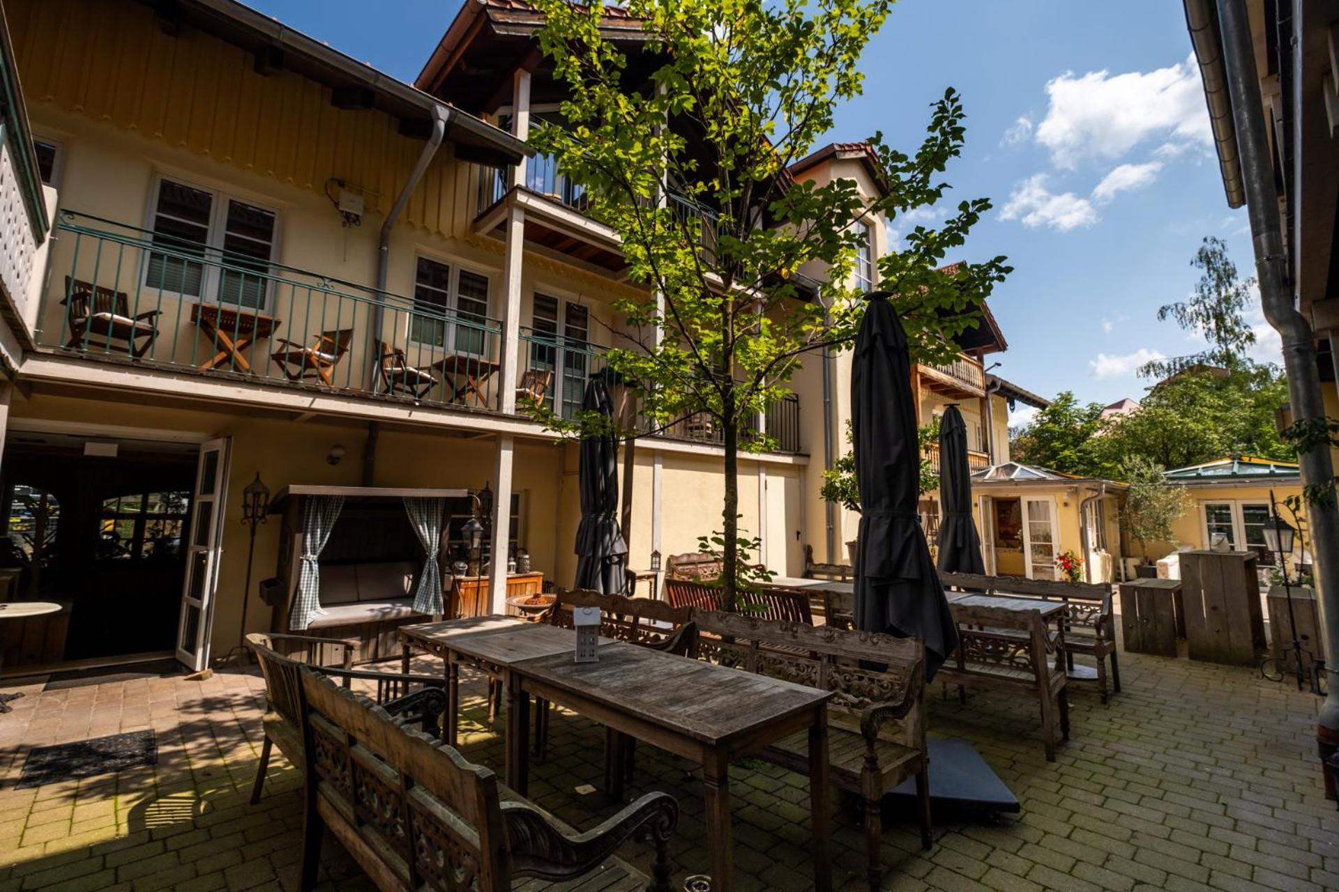 Landhaus Hotel Wolfratshausen Exterior foto