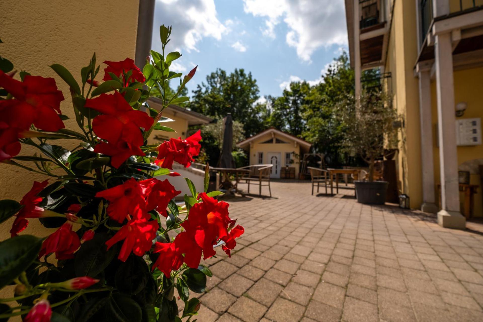 Landhaus Hotel Wolfratshausen Exterior foto
