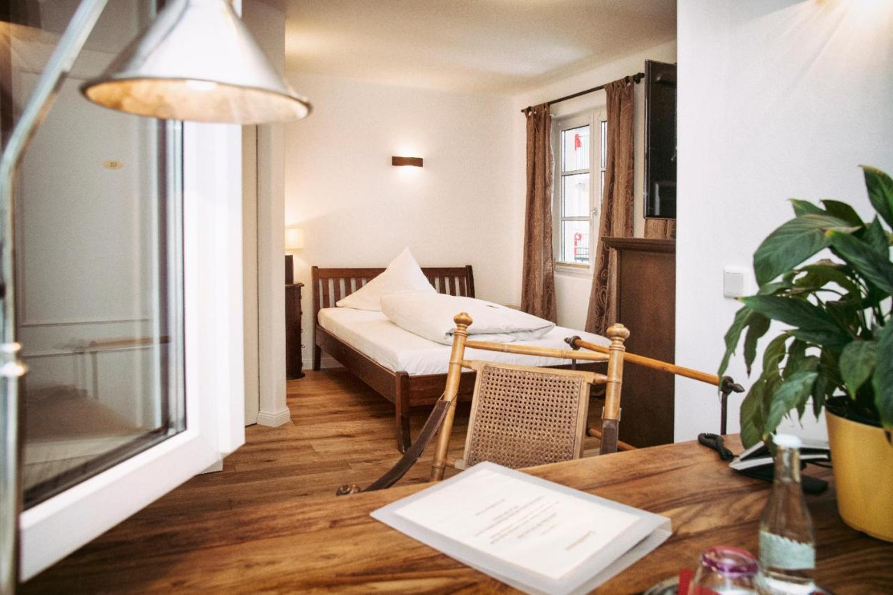 Landhaus Hotel Wolfratshausen Exterior foto